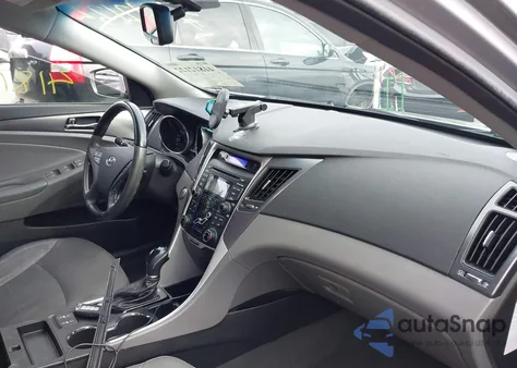 2012 Hyundai Sonata Hybrid z USA, uszkodzony, nr VIN KMHEC4A48CA026927